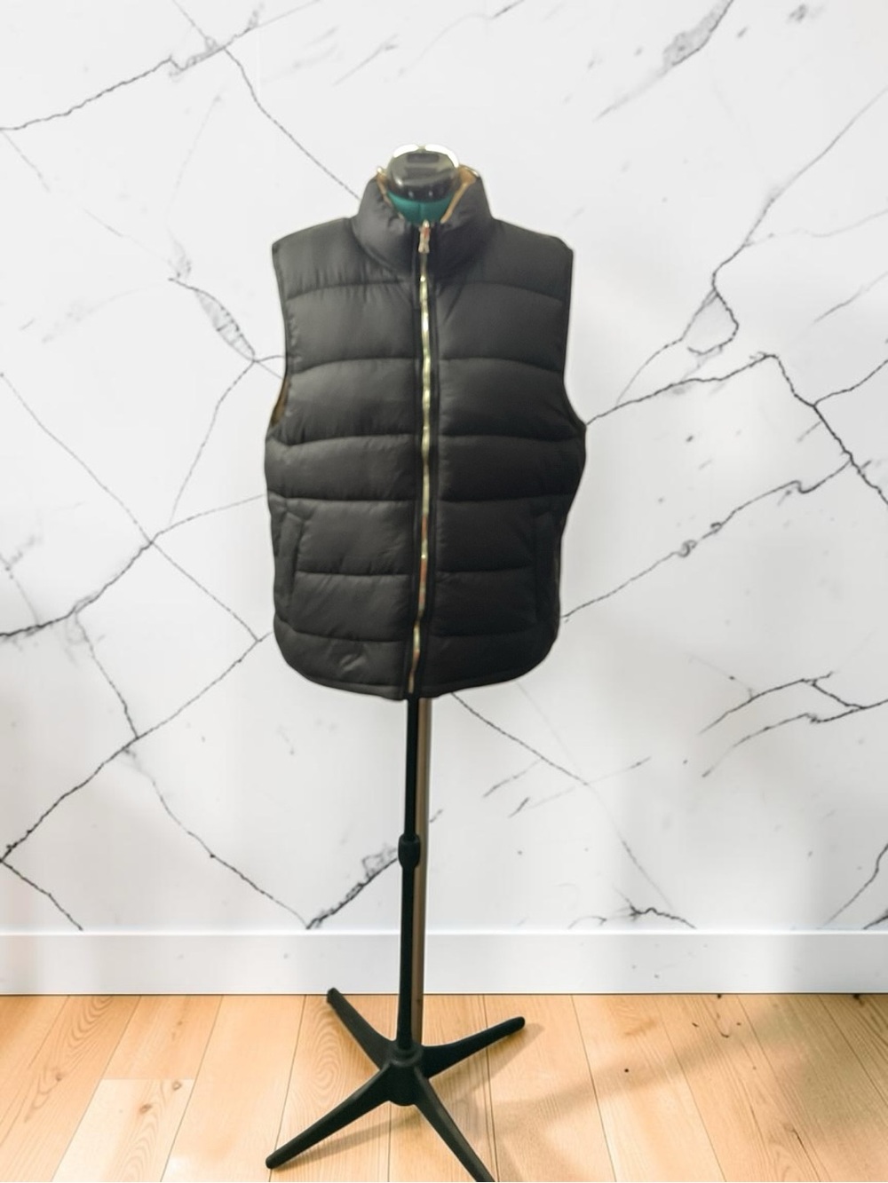 Black & Iced Coffee Reversible Quilted Puffer Vest P:25” L:29” RT $44